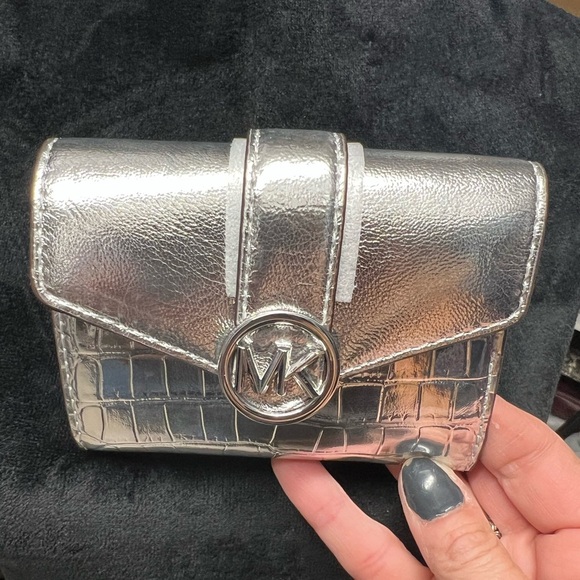 🔥NWT- Micheal Kors Carmen Medium Metallic Crocodile Embossed Tri-Fold Wallet🔥 - Picture 12 of 13